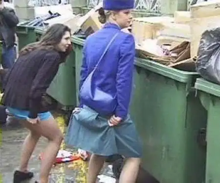 实拍美女内急的尴尬瞬间姿势太诱人