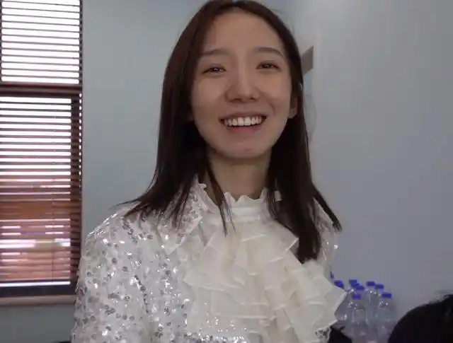 孟美岐发工作vlog,练舞练到不顾形象,我却被她的素颜吸引了目光