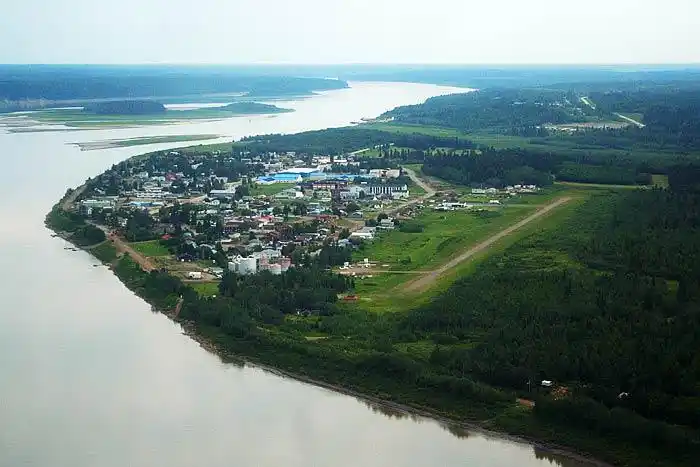 壮美的加拿大西北地区,纳汉尼国家公园是飞行观光客,泛舟者及白水漂流