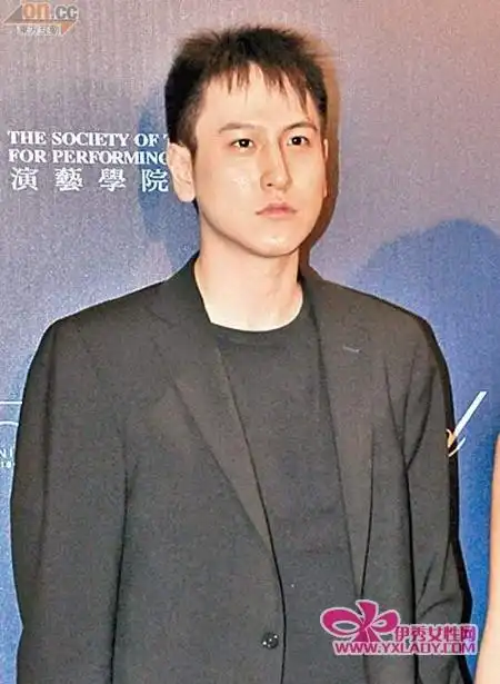 徐子淇着蛋糕装疑有喜汤珈铖否认与张雨绮拍拖