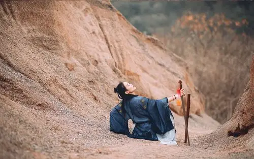 古装持剑少女唯美侠客风写真高清壁纸