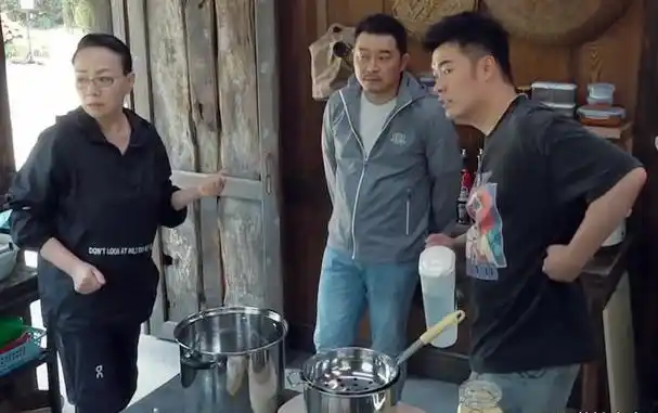 《向往7》尴尬场面,宋丹丹让沙溢唱歌,娱乐圈再次倚老卖老