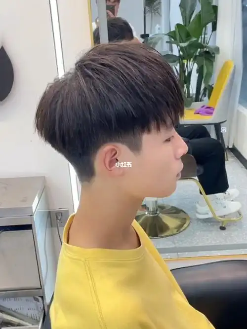 阳光男生摩根碎盖发型