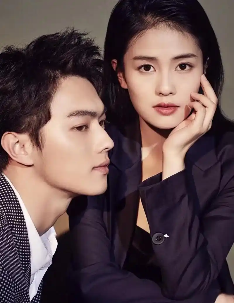 欢娱发了物料,许凯跟白鹿为公司一哥一姐.