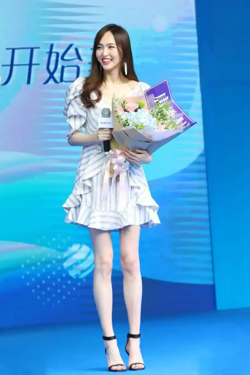 加上美腿更加迷人!