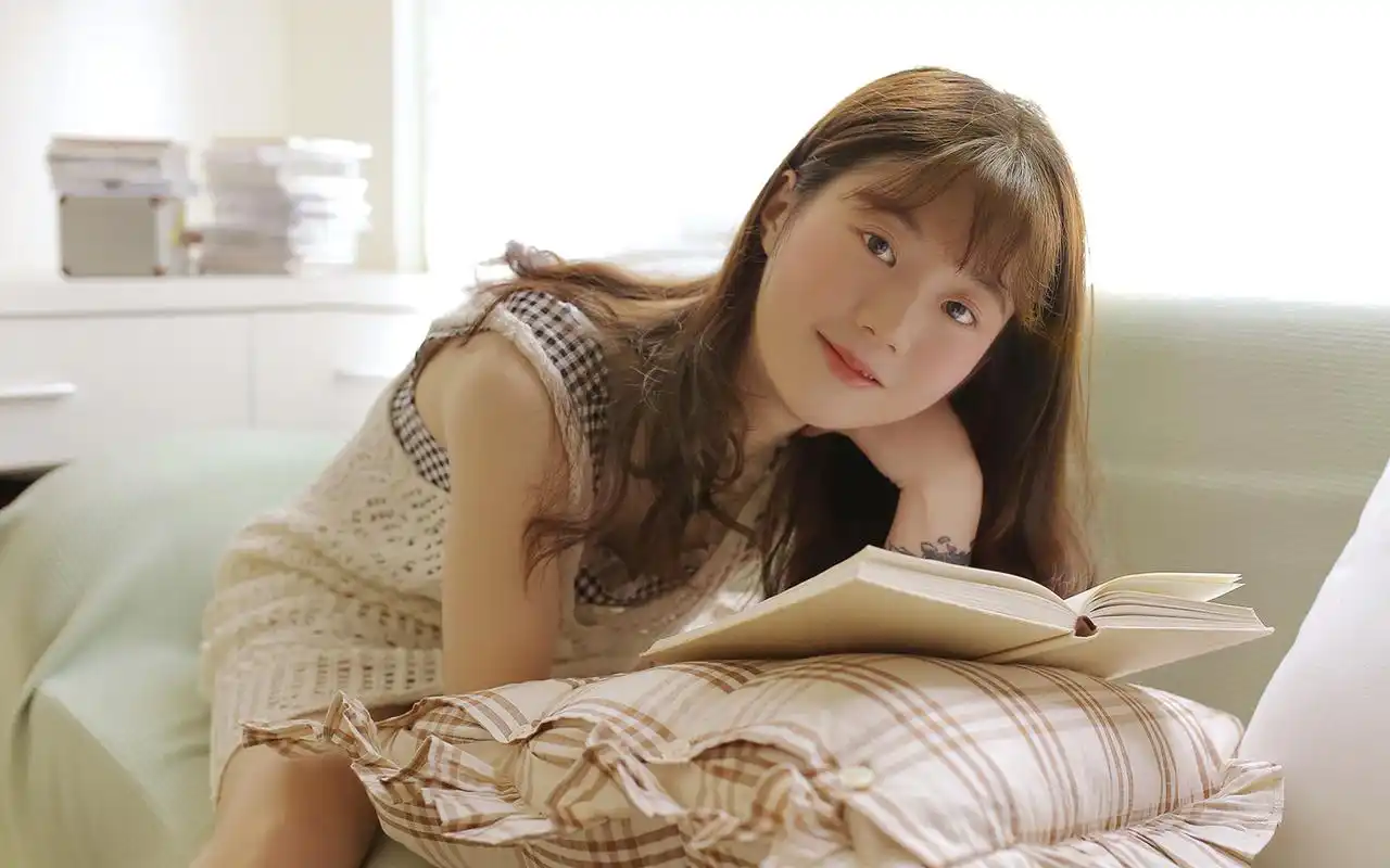 清纯美少女甜美写真高清电脑桌面壁纸