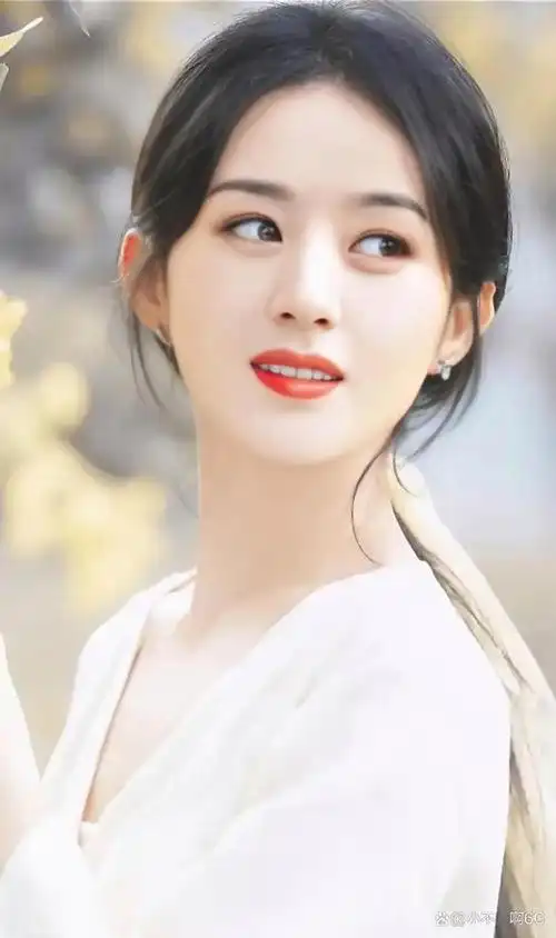 赵丽颖与冯绍峰曾经是金童玉女般的明星夫妻,他们的爱情从荧屏延续到