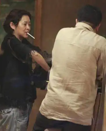 倪萍与杨亚洲同回酒店 罕见抽烟照曝光