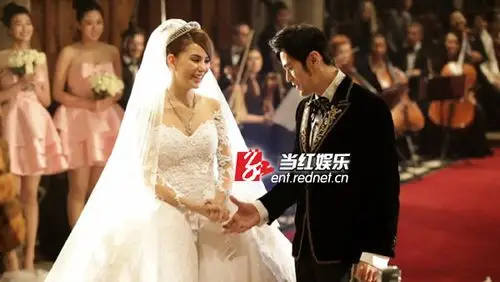 周杰伦昆凌婚礼视频首曝光 背景乐为走红毯所创