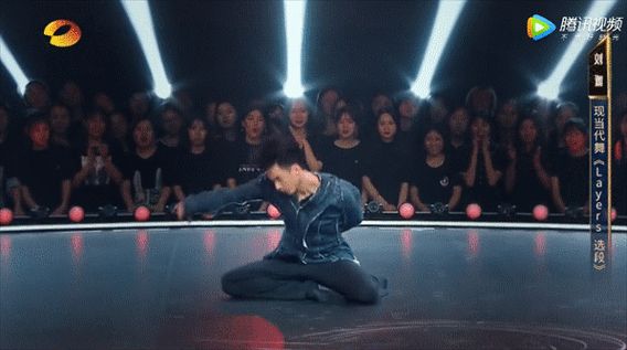 这个"军艺校草"火了!八块腹肌低音炮,又仙又美,比小鲜肉强!