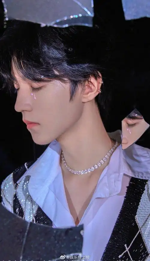 王俊凯的眼睛也太好看了长长的睫毛