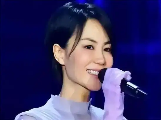 你见过不会变老的天后吗55岁王菲的少女感秘诀其实在性格