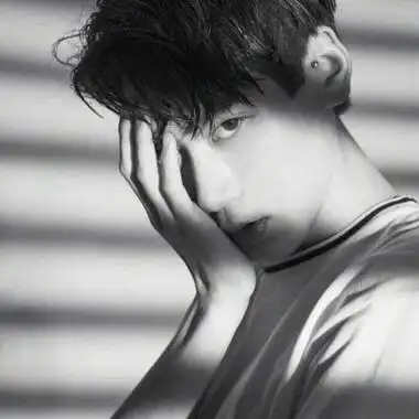 抖音流行头像帅气小哥哥