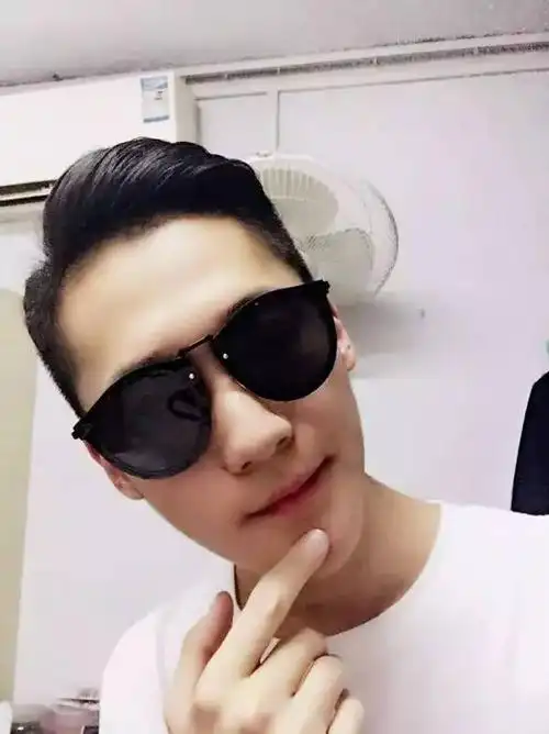 11张明浩2015级新闻与传媒学院戏剧影视文学专业张明浩,曾发表国家级