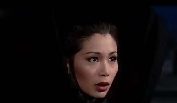 秦红棉是木婉清她妈,因为爱情受过伤,就一直没告诉女儿真相,两人还