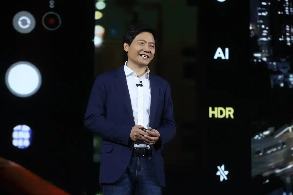 雷军发布两款高端新机小米11pro和小米11ultra4999元起钛快讯