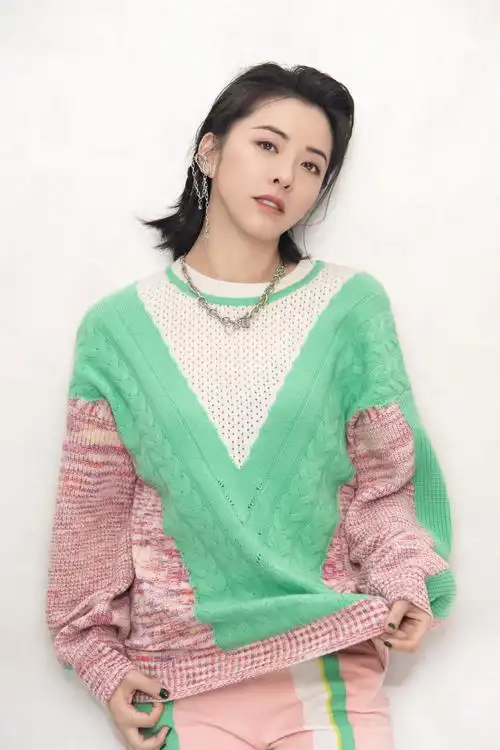 p>黄小蕾,1981年5月18日出生于重庆市万州区,中国内地女演员,主持人.