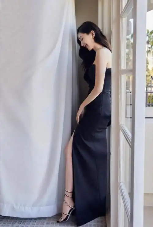 江疏影真是尤物身材穿黑色单肩裙勒出s身段大长腿惊到我了