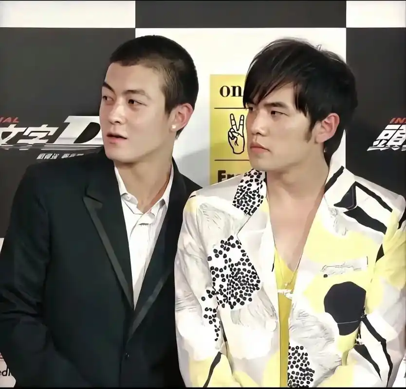 "喂,高桥凉介,我是藤原拓海,我想……加入车队"#藤原拓海 - 抖音