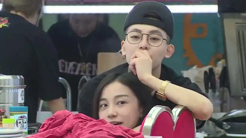 星辰cp恩爱甜蜜日常周晨晞大放后背杀姜梓新秒变娇羞脸