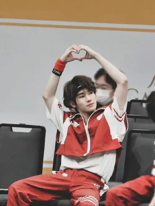 时代少年团新合照再加一##张真源运动会路透##张真源 你最重要