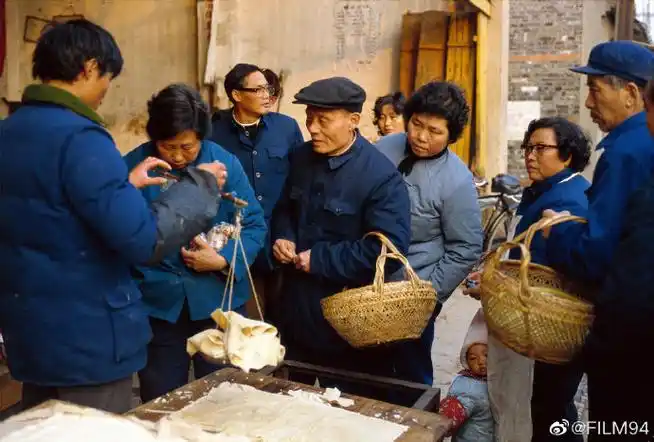 罕见老照片#上世纪七八十年代的中国.摄影:adriano màdaro