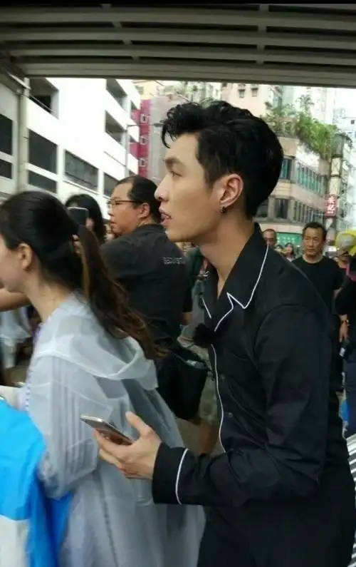 男友视角来啦 快查收心动帅气的张bob吧    @张艺兴|#张艺兴dna音乐