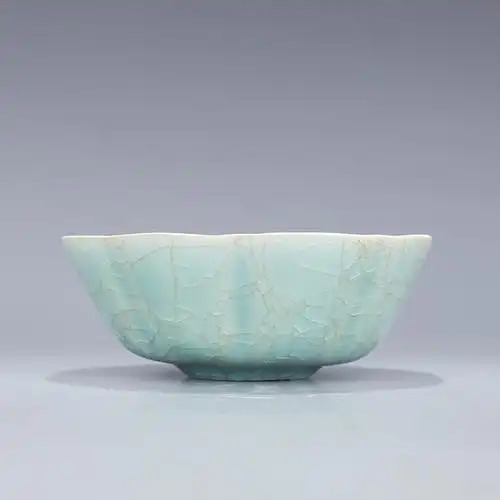 汝窑 蝉翼纹瓜棱棱口茶碗