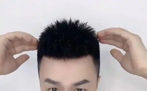 很多外地小哥不远千里来店定制这款男士假发短发小寸头,清凉透气,简单