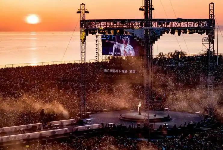全球首个个人大型日出演唱会圆满结束,华晨宇获得各方盛赞!