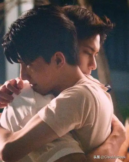 由黄景瑜,许魏洲主演,改编自内地网络作家柴鸡蛋网络小说《你丫上瘾了