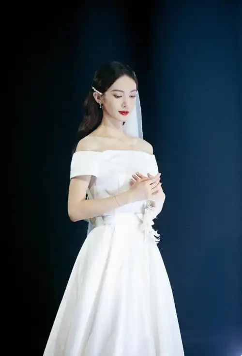 婚纱礼服图片(婚纱照片) - 月牙知识库