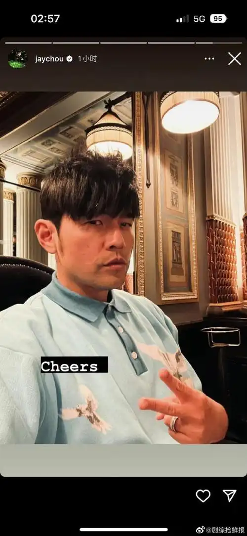 周杰伦侧颜自拍##周杰伦侧颜比耶自拍