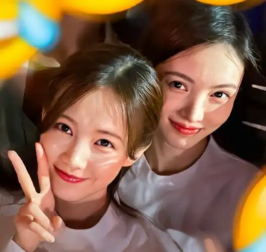 金晨分享与李一桐合照