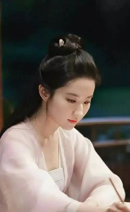 刘亦菲《梦华录》,这世间有百媚千红,独爱刘亦菲那似水的温柔_肤色