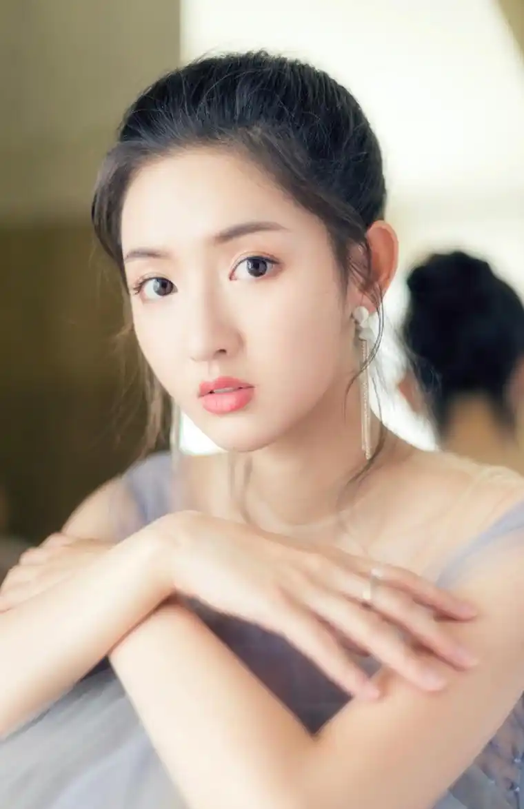 美如冠玉:演员王玉雯