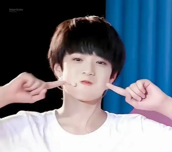 #刘耀文的童年照#