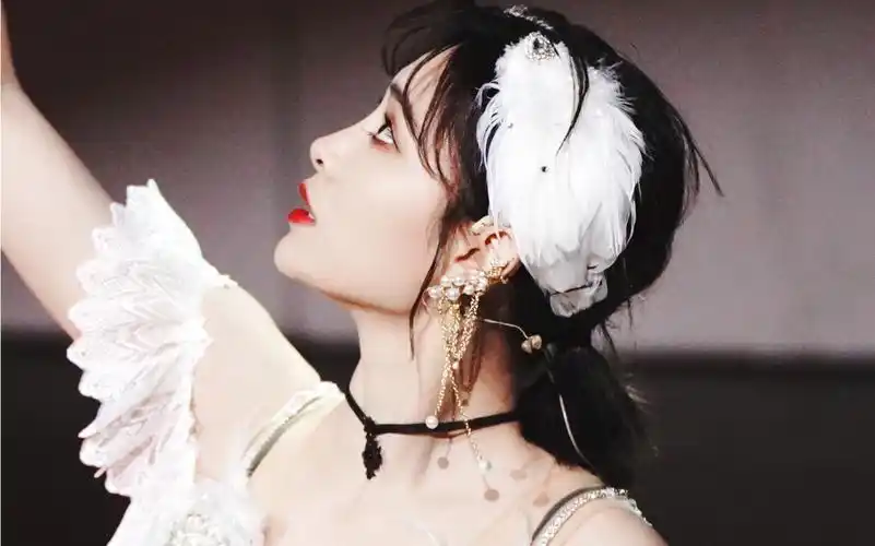 【许佳琪】我在远方的角落里爱你,给最好的kiki许佳琪素材来源:微博