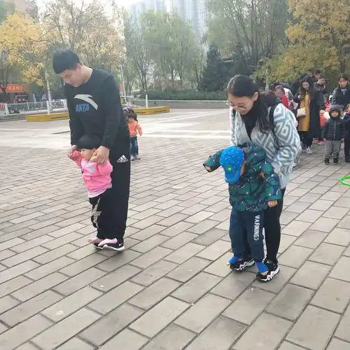 小五班"相约秋天,情满小五"亲子秋游活动