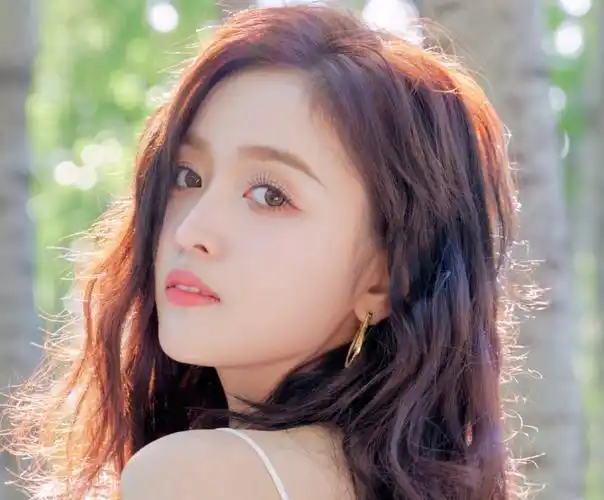 于正故技重施先后晒照吴宣仪孔雪儿微妙处差异大