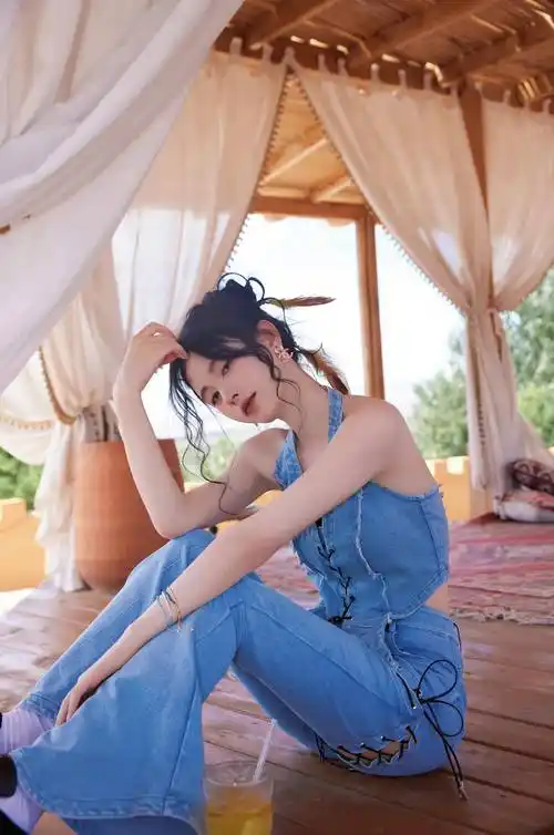 鞠婧祎"美貌营业"了!