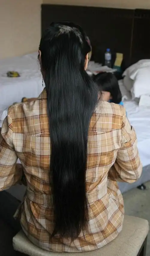 杜女士剃光头图片(5)