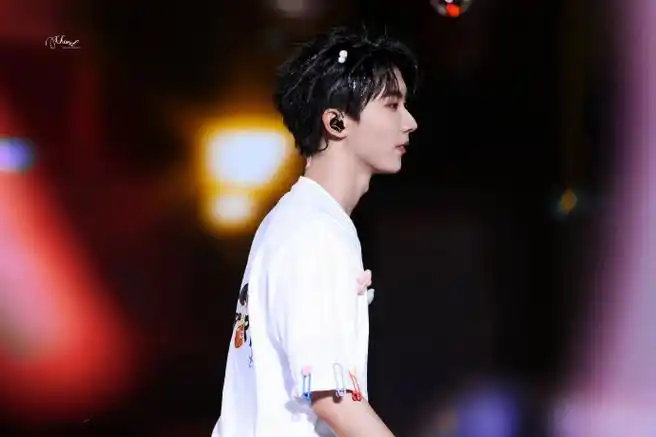 【掉落】  好看的照片 翻一翻总还是有的    @时代少年团队长-马嘉