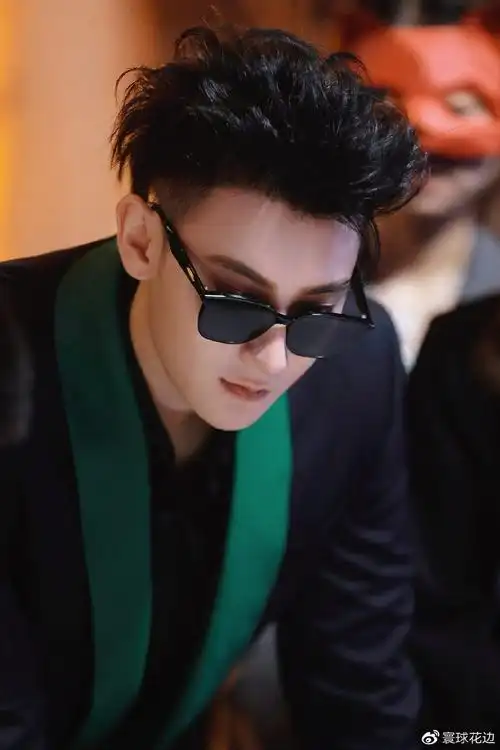 网议8位希望「眼镜永久焊在脸上」的男神