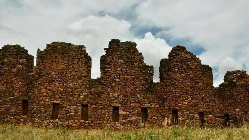萨哈马火山盐湖边觅食的安第斯火烈鸟,高山之国50玻利维亚诺_卡拉耶塔