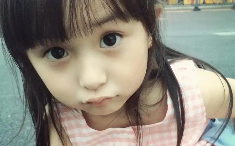 00后萝莉刘楚恬生活照,高清图片,电脑桌面-壁纸族