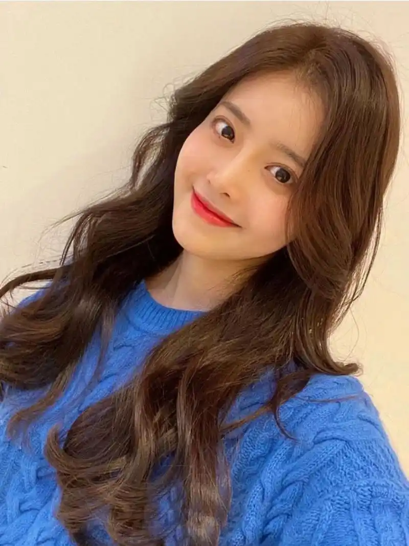 中长发女生标配 法式大波浪卷发 中长发女生一定要尝试的法式波浪卷