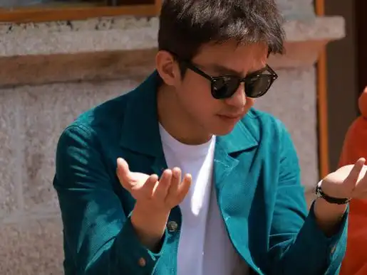 邓超早期旧照曝光:集颜值与搞笑于一身的男人