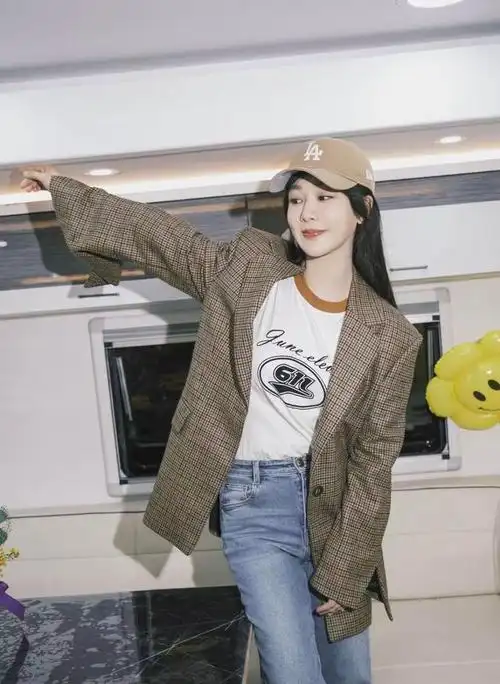 杨紫美得不一般!普通的"西装 牛仔",她穿就很显高级