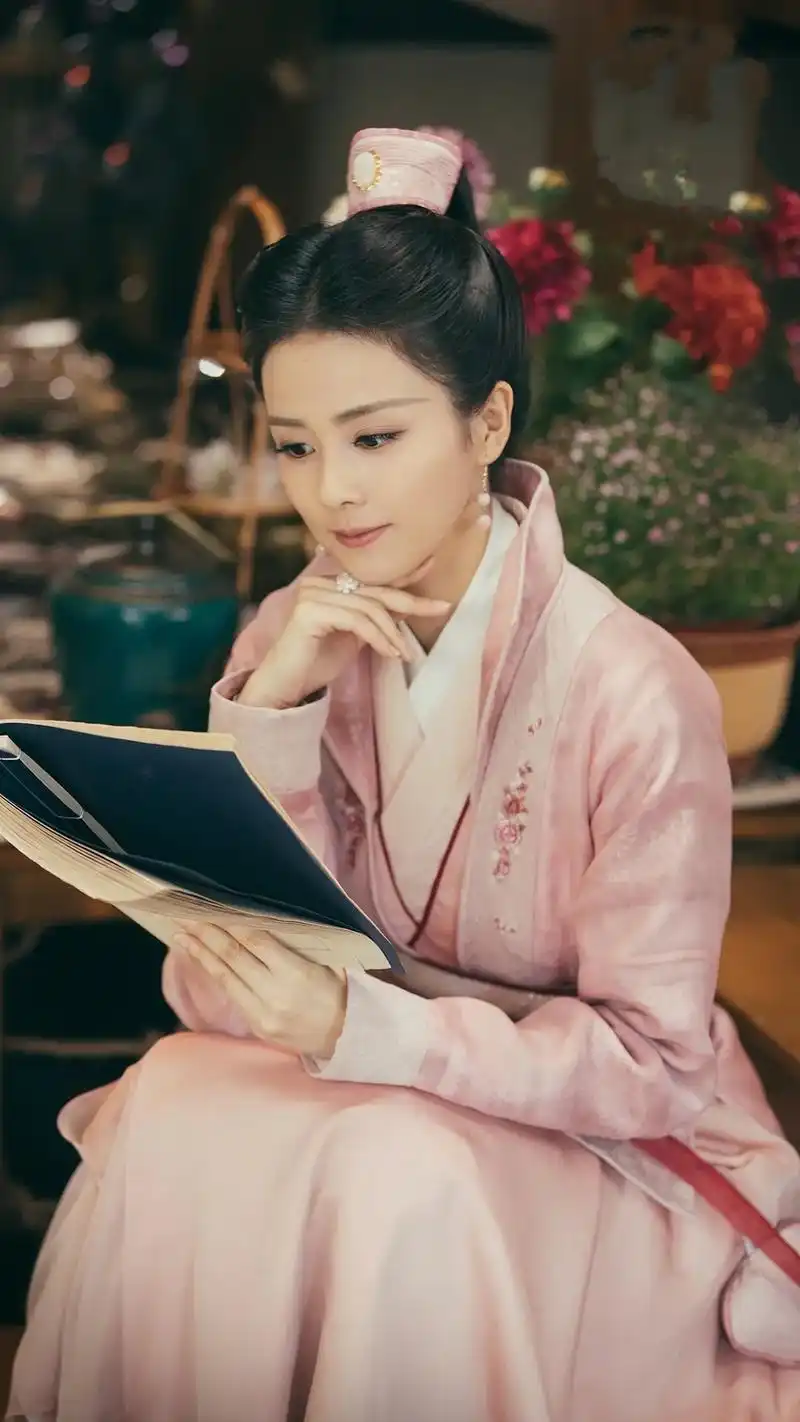 白鹿九流霸主剧照,这古装的模样让人一眼万年,真漂亮